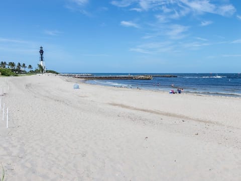 Beach nearby, sun loungers, beach towels