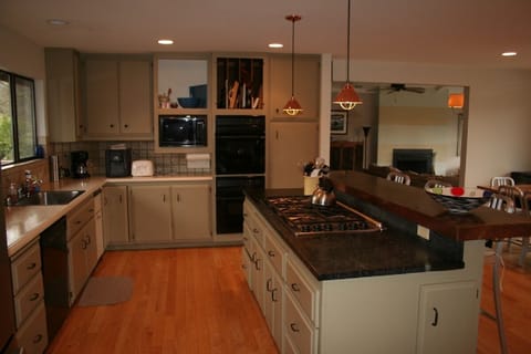 Kitchen with Dacor 6 burner stove & double oven