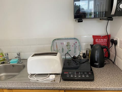 Fridge, microwave, stovetop, electric kettle