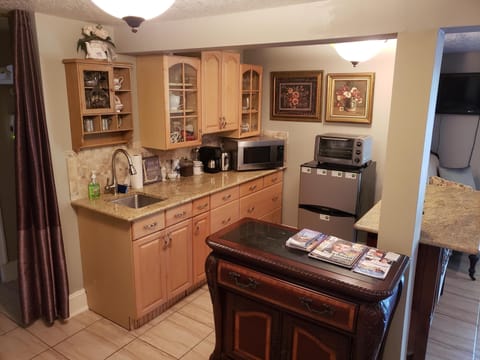 Fridge, microwave, stovetop, coffee/tea maker