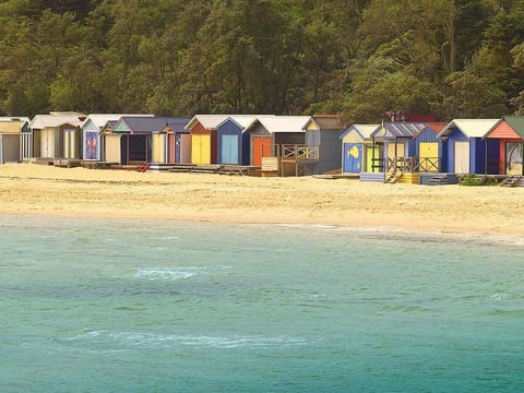 Beach nearby, sun loungers, beach towels