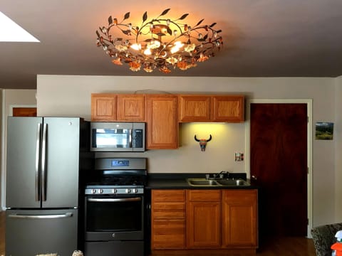 Nice size kitchen with full amenities and new appliances.