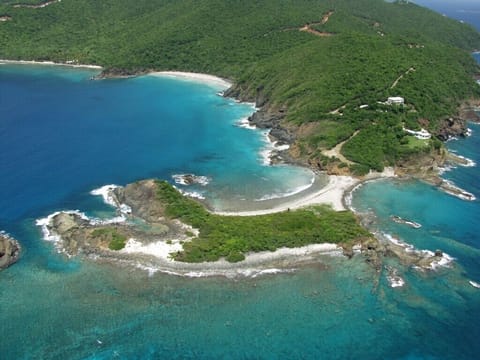 Beach nearby, sun loungers, beach towels