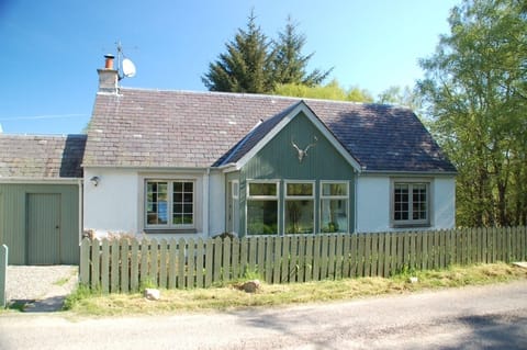 Front of the cottage. The other side has the views to the garden and Loch.