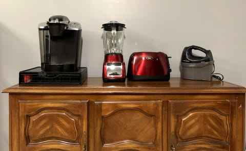 Keurig, blender, toaster & mixer