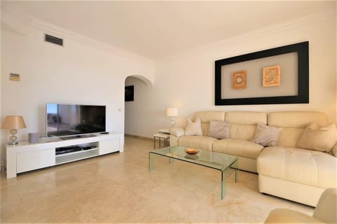 Large lounge with air conditioning and international TV channels