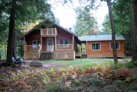 Secluded "Off the Grid" cabin within 30 minutes of Freeport, Bath and Brunswick.