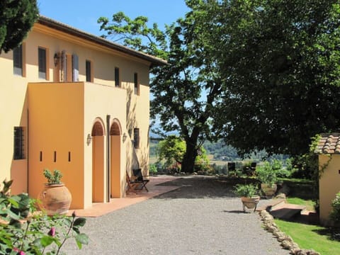 The house front, a typical Tuscan farmhouse