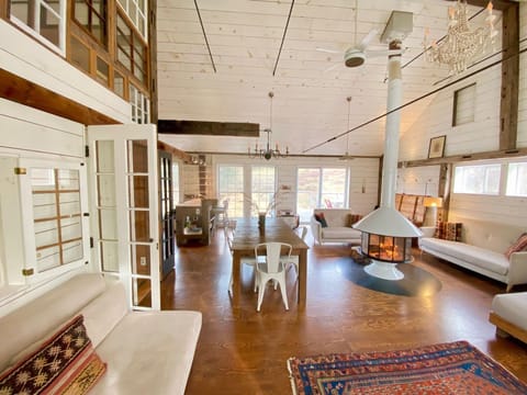 Living room | Smart TV, fireplace, table tennis, books