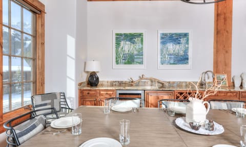 Luxury Suite 6C, Dining Room, 5