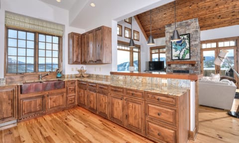 Luxury Suite 6C, Kitchen, 1