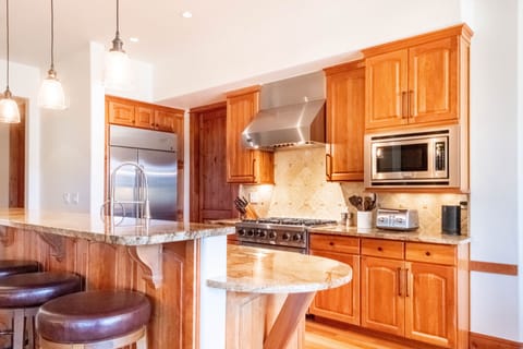 Well equipped kitchen with high-end appliances