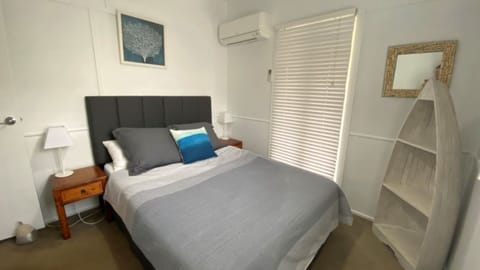 3 bedrooms, iron/ironing board, internet, bed sheets