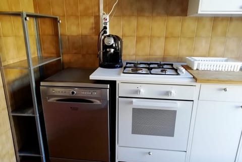 Fridge, oven, dishwasher