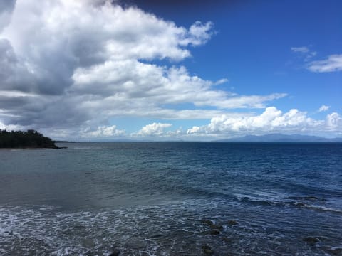 Beach nearby, sun loungers, beach towels