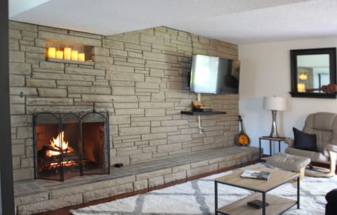 Smart TV, fireplace