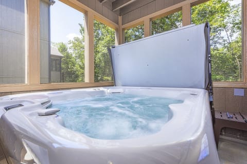 Indoor spa tub