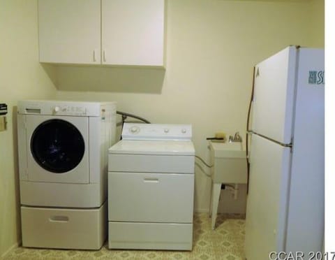 Laundry/ fridge - The laundry room doubles as a GREAT mud/snow room with its own outside entry. Wet swim or snow clothes can go straight in! There is also a laundry sink for those wet clothes from snow play or swimming.