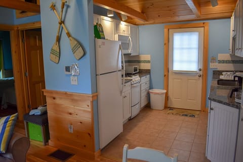 Two bedroom duplex located .4 miles to Glendon Road Beach House in Dennis Port