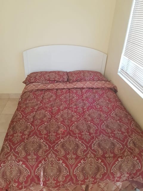 2 bedrooms, iron/ironing board, bed sheets