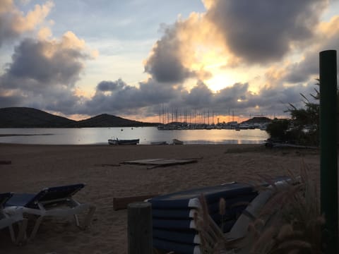 Beach nearby, sun loungers, beach towels