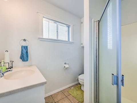 Combined shower/tub, hair dryer, towels, soap