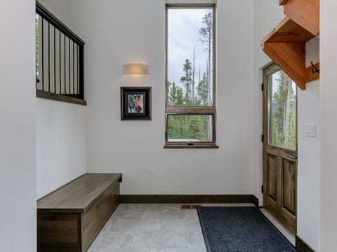 Homestead Chalet 4 Claim Jumper, Entry, 2