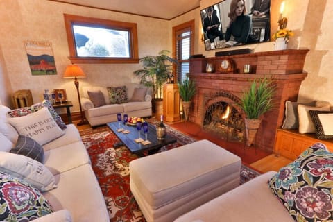 TV, fireplace, stereo