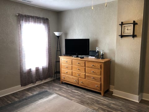 Cable TV & Wifi included