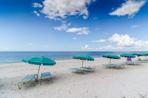 Beach nearby, sun loungers, beach towels