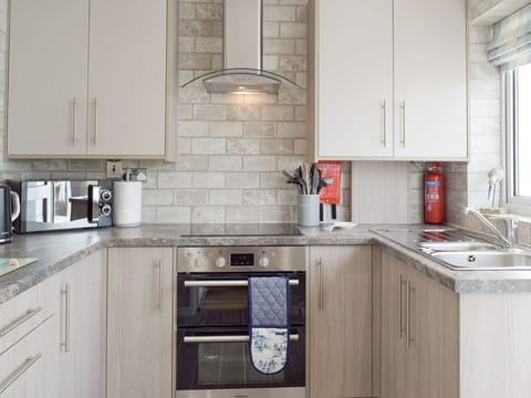 Well equipped kitchen. Sea Dreams, Saundersfoot.