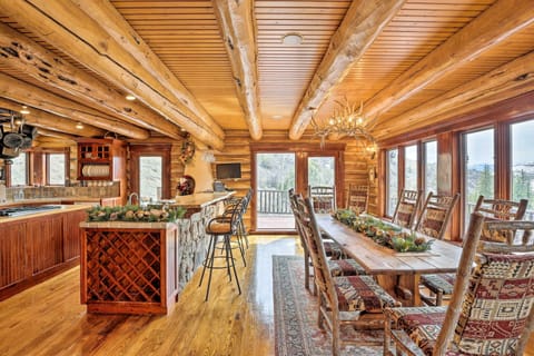 Dining Area | Dishes & Flatware Provided