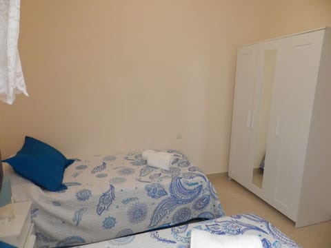 2 bedrooms, iron/ironing board, cribs/infant beds, free WiFi