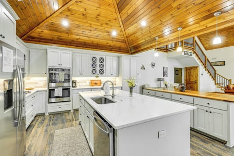 Kitchen | Cooking Basics | Drip Coffee Maker | Dishwasher | 1st Floor