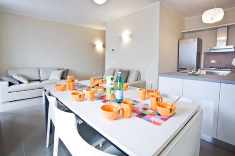 Breakfast inside or alfresco. The choice is yours!