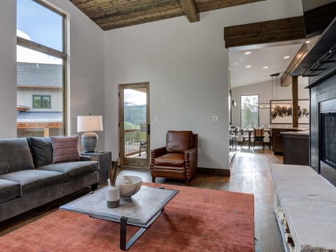 Homestead Chalet 12 Claim Jumper, Living, 1