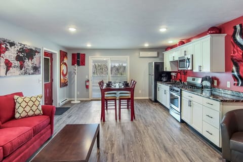 Private kitchen | Fridge, microwave, oven, stovetop