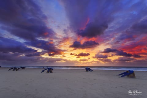 Beach nearby, sun loungers, beach towels