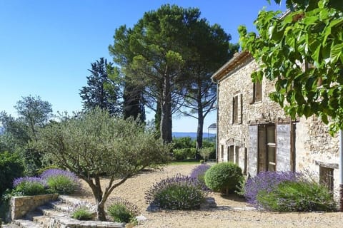 Carefully restored 18th century farmhouse in gorgeous mature garden
