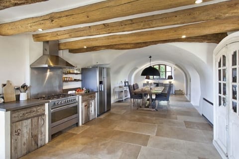 In such a food-centric destination, a large space to cook & dine is a must have.