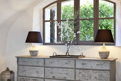 Attention to details and authentic materials have guided our renovation.