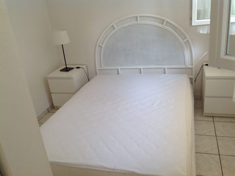 1 bedroom, iron/ironing board