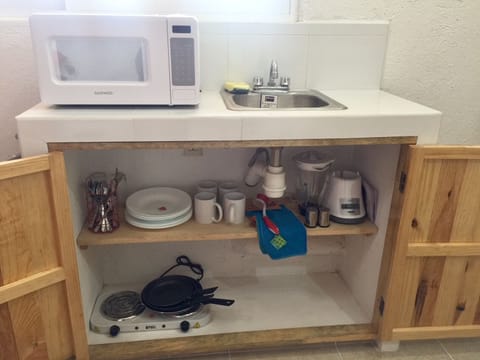 Fridge, microwave, oven, coffee/tea maker