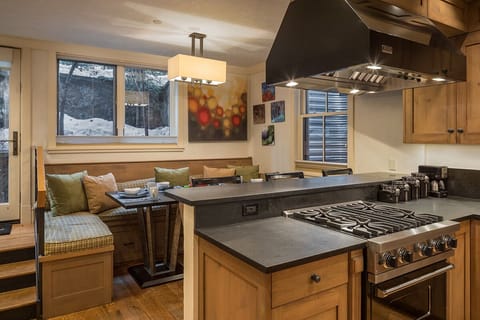 35-Telluride-River-Bliss-Lockoff-Kitchen-to-Dining-v12.jpg