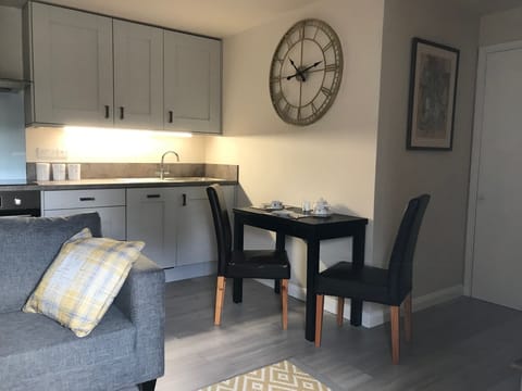 The Snug Kitchenette & dining table.