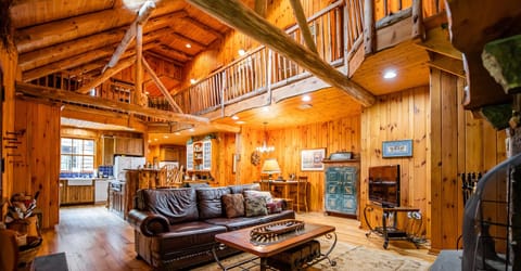 Bringen Sie einfach Ihre Familie mit und entspannen Sie sich in der \"Glen Eagles Lodge\" in Eagles Mere Cottage in Eagles Mere