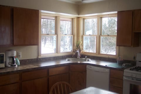 Private kitchen | Microwave, oven, dishwasher, coffee/tea maker