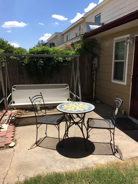 Back patio has a table and chairs and a swing to enjoy the cool Texas evenings!