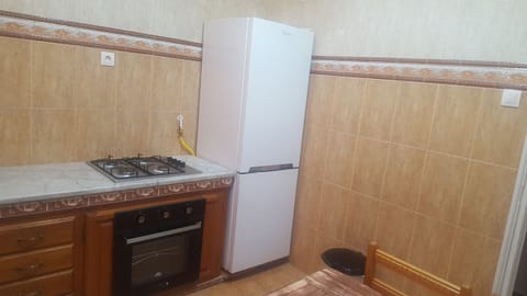 Fridge, microwave, oven, coffee/tea maker