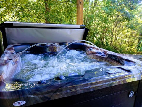 Brand new hot tub with fountains!